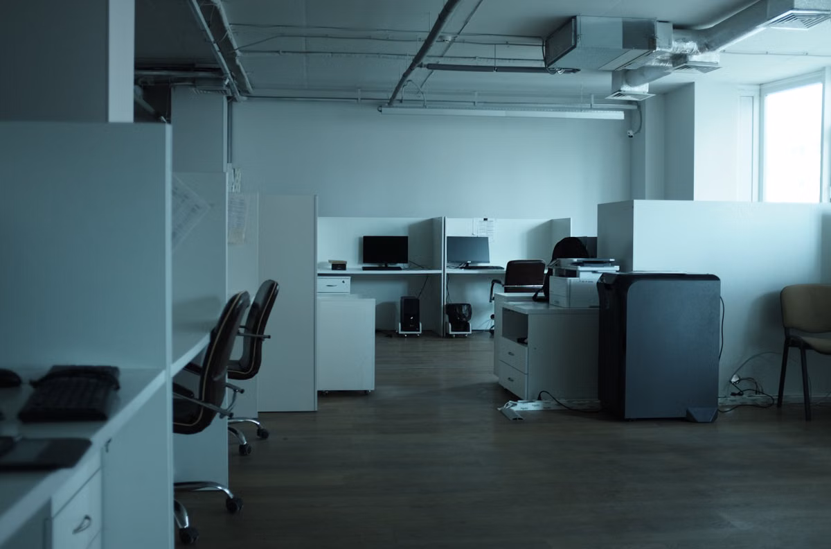 An empty, move-in ready modern office